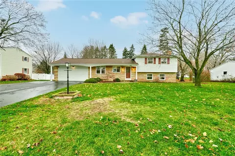 404 Tara Ln, Webster, NY 14580