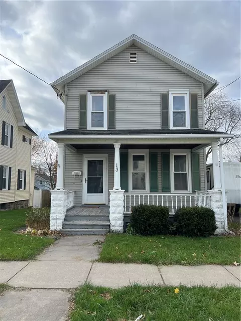 13 Pleasant St, Auburn, NY 13021