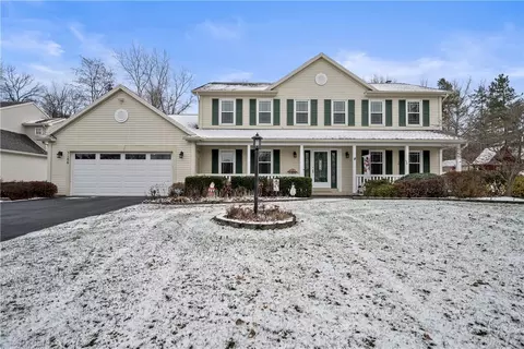 3186 Valley Dr, Walworth, NY 14568