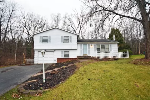 3 Peppermill Dr, Perinton, NY 14450