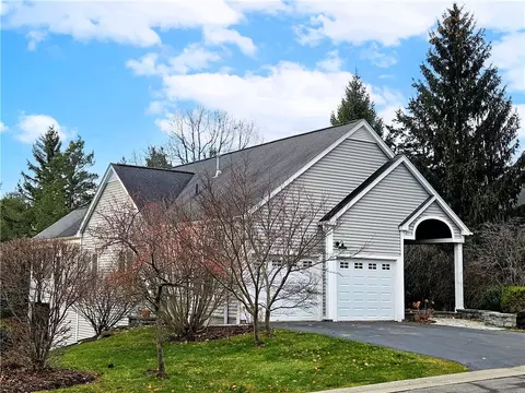 5565 Lakewood Trl, South Bristol, NY 14424