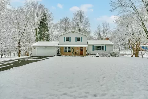 7403 Trillium Trl, Victor, NY 14564