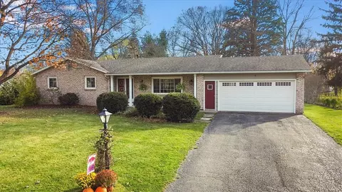 11 Longsworth Dr, Rochester, NY 14625