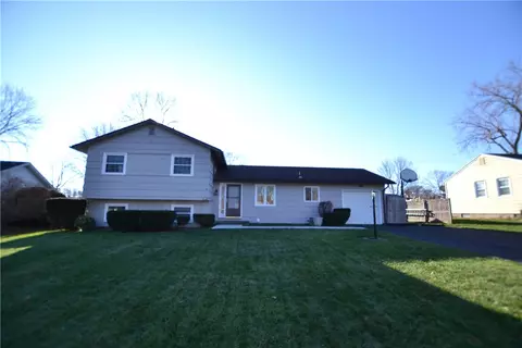 204 Gate House Trl, Henrietta, NY 14467