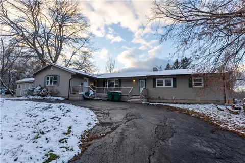 577 Pinnacle Rd, Rochester, NY 14623