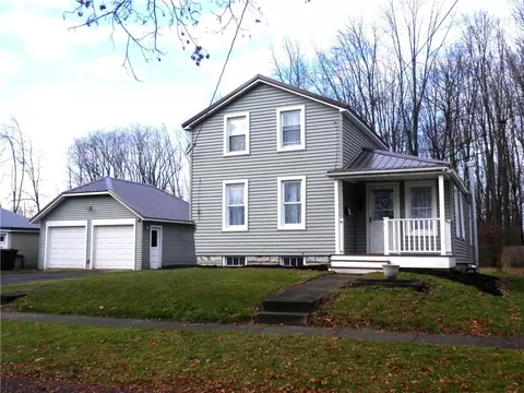 15 State St, Waterloo, NY 13165