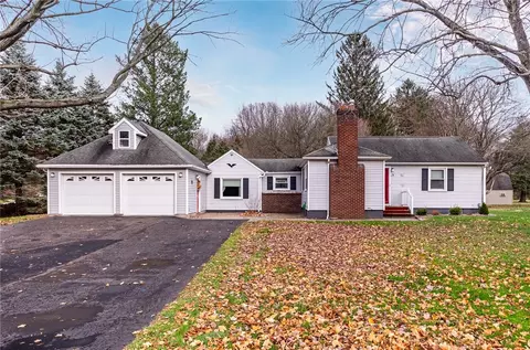 74 Parkview Dr, Rochester, NY 14625