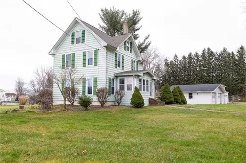 552 Drake Rd, Hamlin, NY 14464