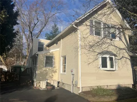 20 George St, Perinton, NY 14450