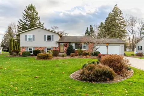 26 Anytrell Dr, Webster, NY 14580