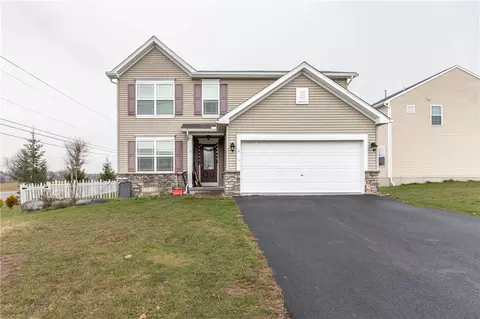 6 Wallflower Dr, West Henrietta, NY 14586