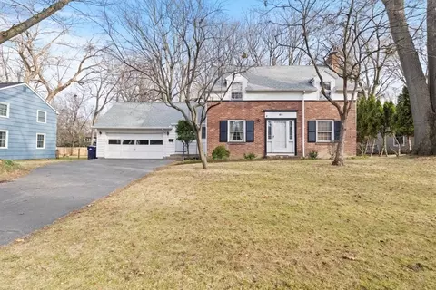 46 Parkmere Rd, Irondequoit, NY 14617