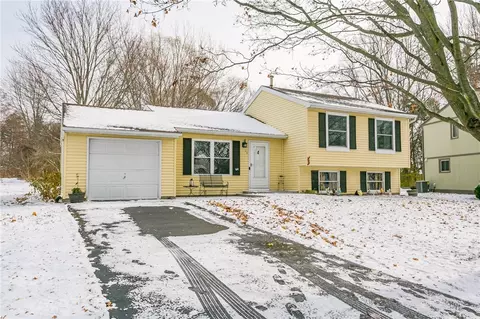 29 Trillium Ln, West Henrietta, NY 14586