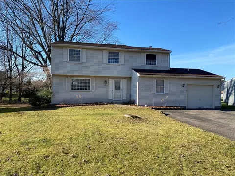 12 Ridge Meadows Dr, Ogden, NY 14559