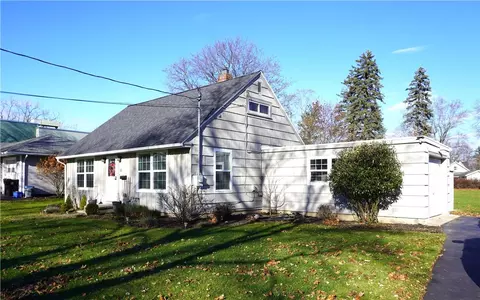 51 Monroe St, Honeoye Falls, NY 14472