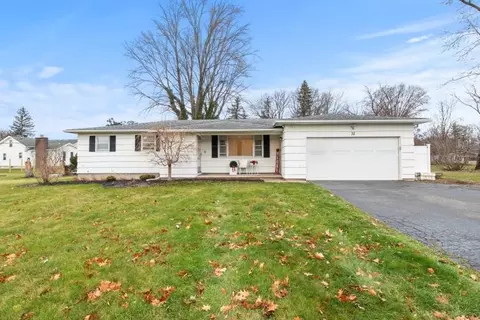 32 Kaywood Dr, Greece, NY 14626