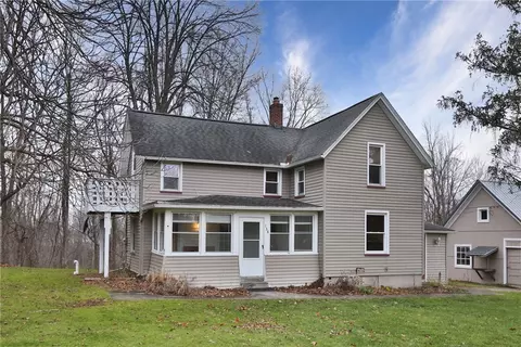 138 Paddy Ln, Macedon, NY 14502