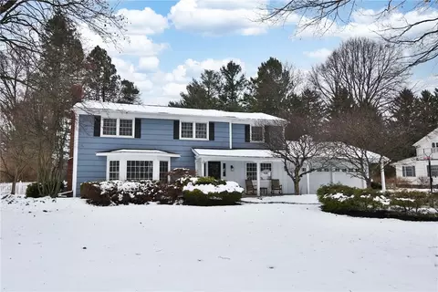 10 Van Cortland Dr, Pittsford, NY 14534