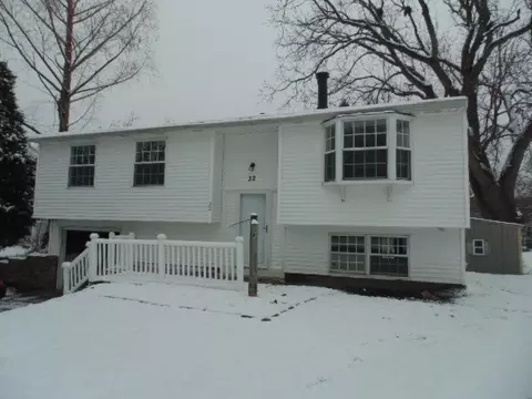 32 Justinshire Dr, Henrietta, NY 14467