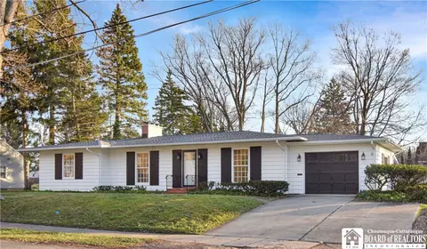 4 Holmes Pl, Pomfret, NY 14063