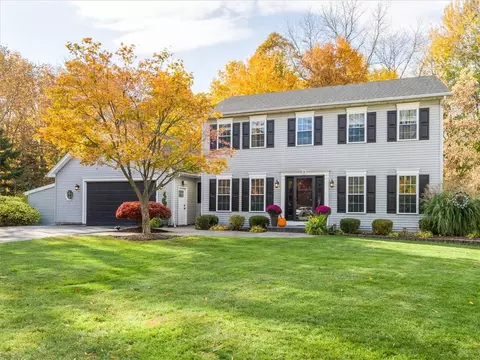 7 Morning Woods Ln, Rochester, NY 14625