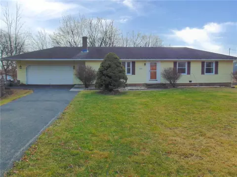 1502 Attridge Rd, Riga, NY 14428