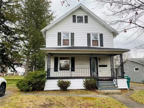 31 Jefferson St, Warsaw, NY 14569