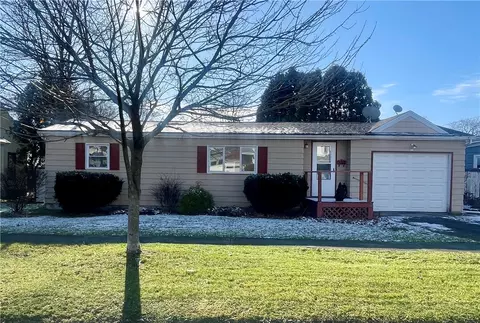 27 Chapel St, Seneca Falls, NY 13148