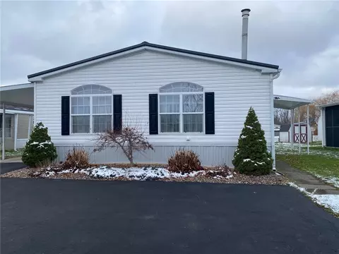 915 Cobblestone Ct, Clarendon, NY 14470