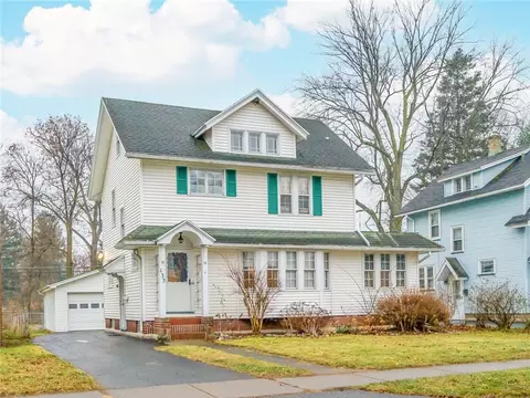 133 Somershire Dr, Irondequoit, NY 14617