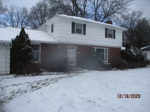47 Church Hill Rd, Henrietta, NY 14467