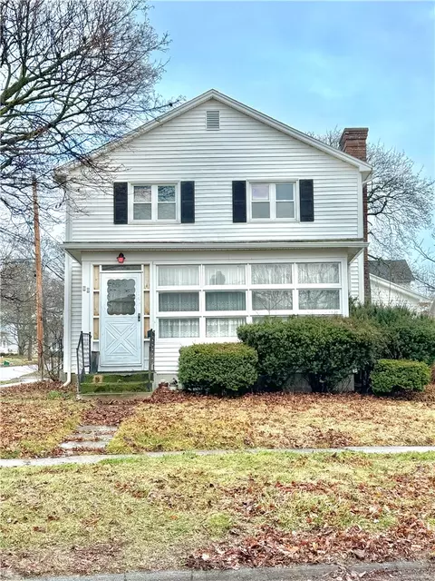 60 Myrtle St, Le Roy, NY 14482