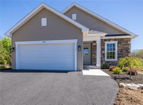22 Bennett Ave, Bloomfield, NY 14469