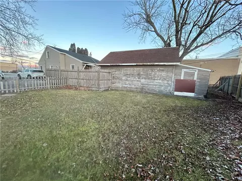 1951 Bri-hen Town Line Rd, Henrietta, NY 14623