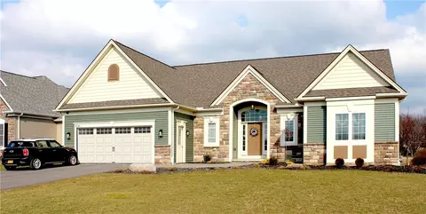 294 Tide Water Ln, Webster, NY 14580