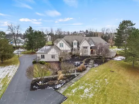 63 Hedgerow Cir, Honeoye Falls, NY 14472