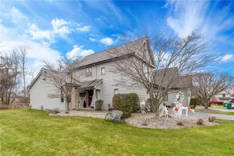 30 Wood Run Cmns, Greece, NY 14612