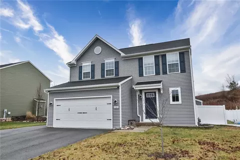 1101 Harlowe Ln, Farmington, NY 14425