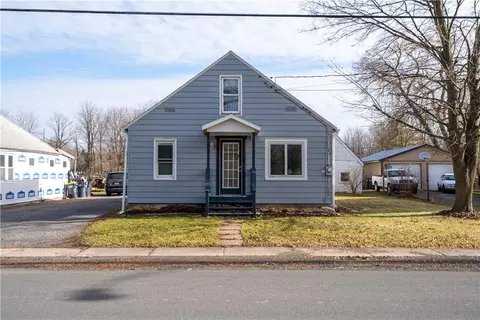 121 Garfield Ave, Milo, NY 14527