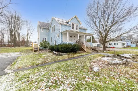 4046 Wayne St, Williamson, NY 14589