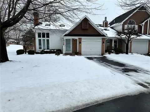 7 Walpole Ct, Perinton, NY 14450