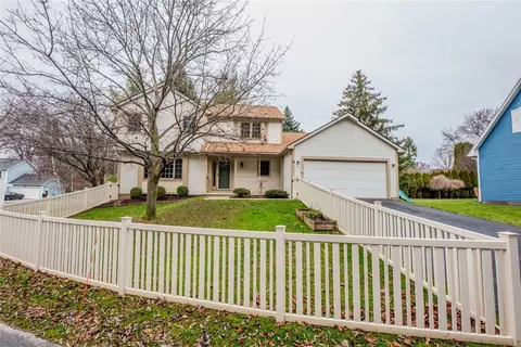 4 Wisteria Ln, Irondequoit, NY 14617