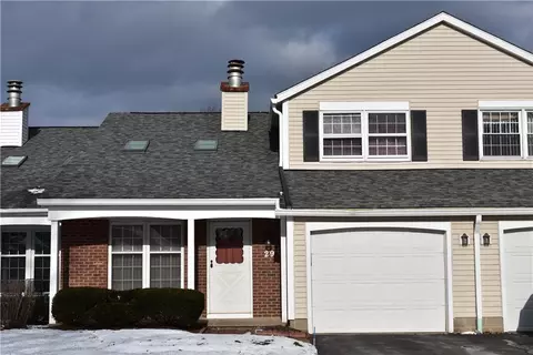 29 Old Pine Ln, Greece, NY 14615