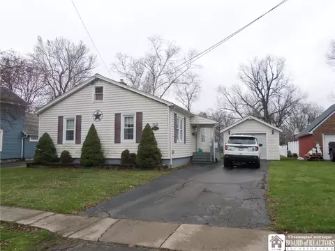 39 Summer St, Pomfret, NY 14063