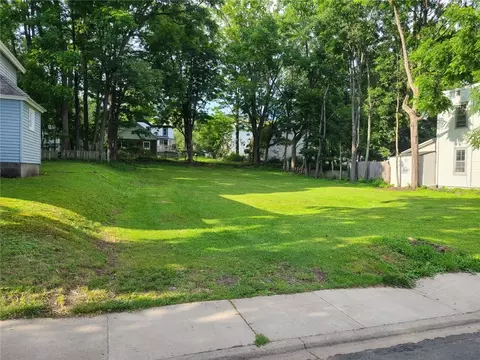 18 Columbia St, Oneonta, NY 13820