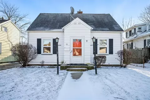 31 Cragg Rd, Greece, NY 14616