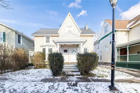 8 Brighton St, Rochester, NY 14607