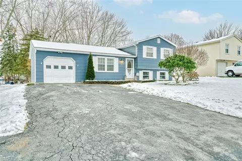 119 Village Hill Dr, Ogden, NY 14559