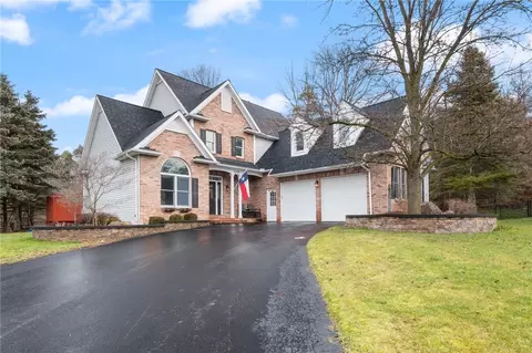 3190 Valley Dr, Walworth, NY 14568