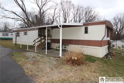 1 Andrus Cir, Hanover, NY 14136